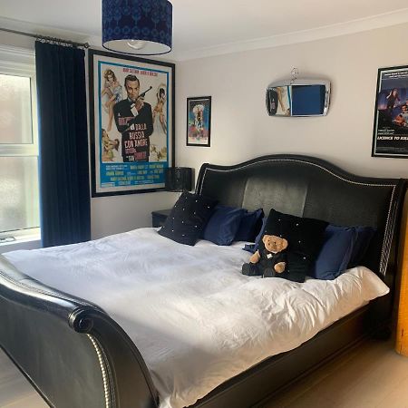 Southsea Royale Studio, James Bond, Parking, Seafront Portsmouth Esterno foto