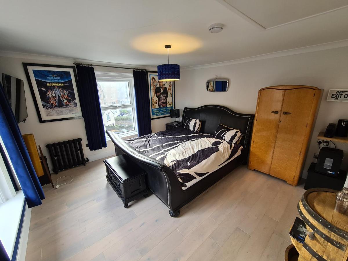 Southsea Royale Studio, James Bond, Parking, Seafront Portsmouth Esterno foto
