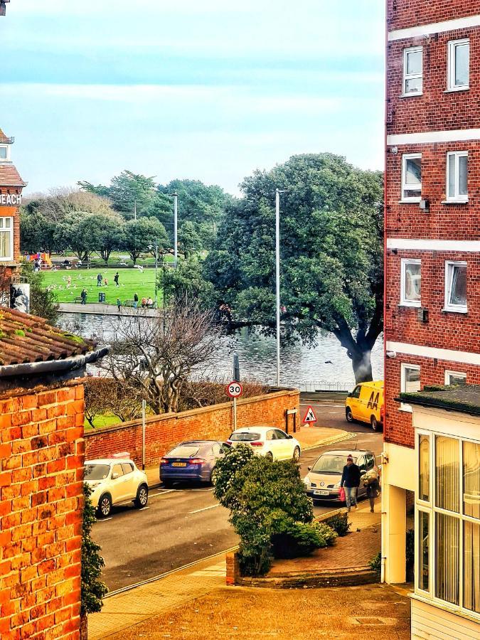 Southsea Royale Studio, James Bond, Parking, Seafront Portsmouth Esterno foto