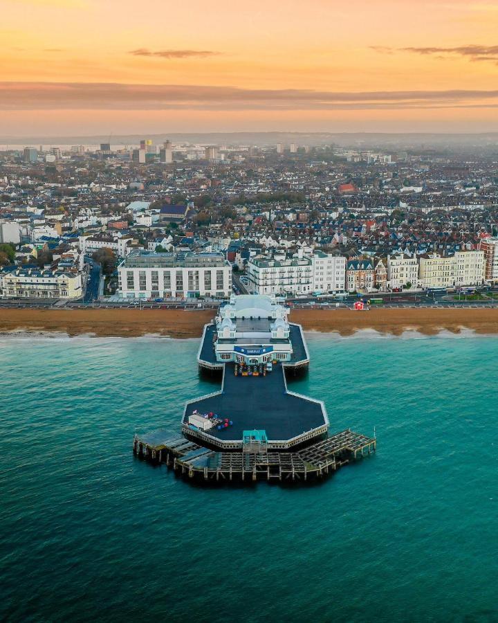 Southsea Royale Studio, James Bond, Parking, Seafront Portsmouth Esterno foto