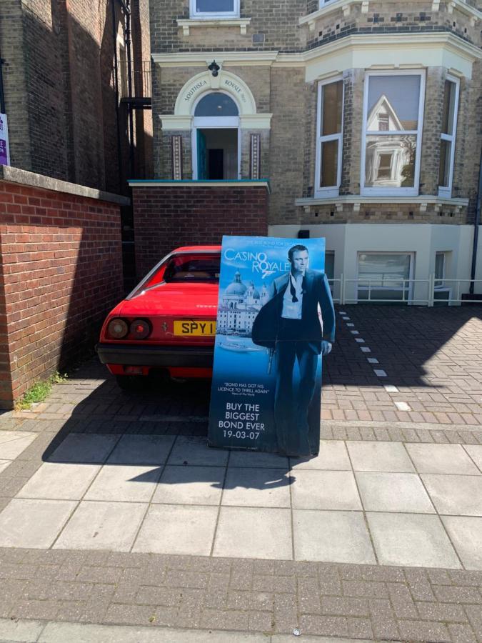 Southsea Royale Studio, James Bond, Parking, Seafront Portsmouth Esterno foto