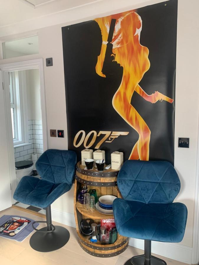 Southsea Royale Studio, James Bond, Parking, Seafront Portsmouth Esterno foto